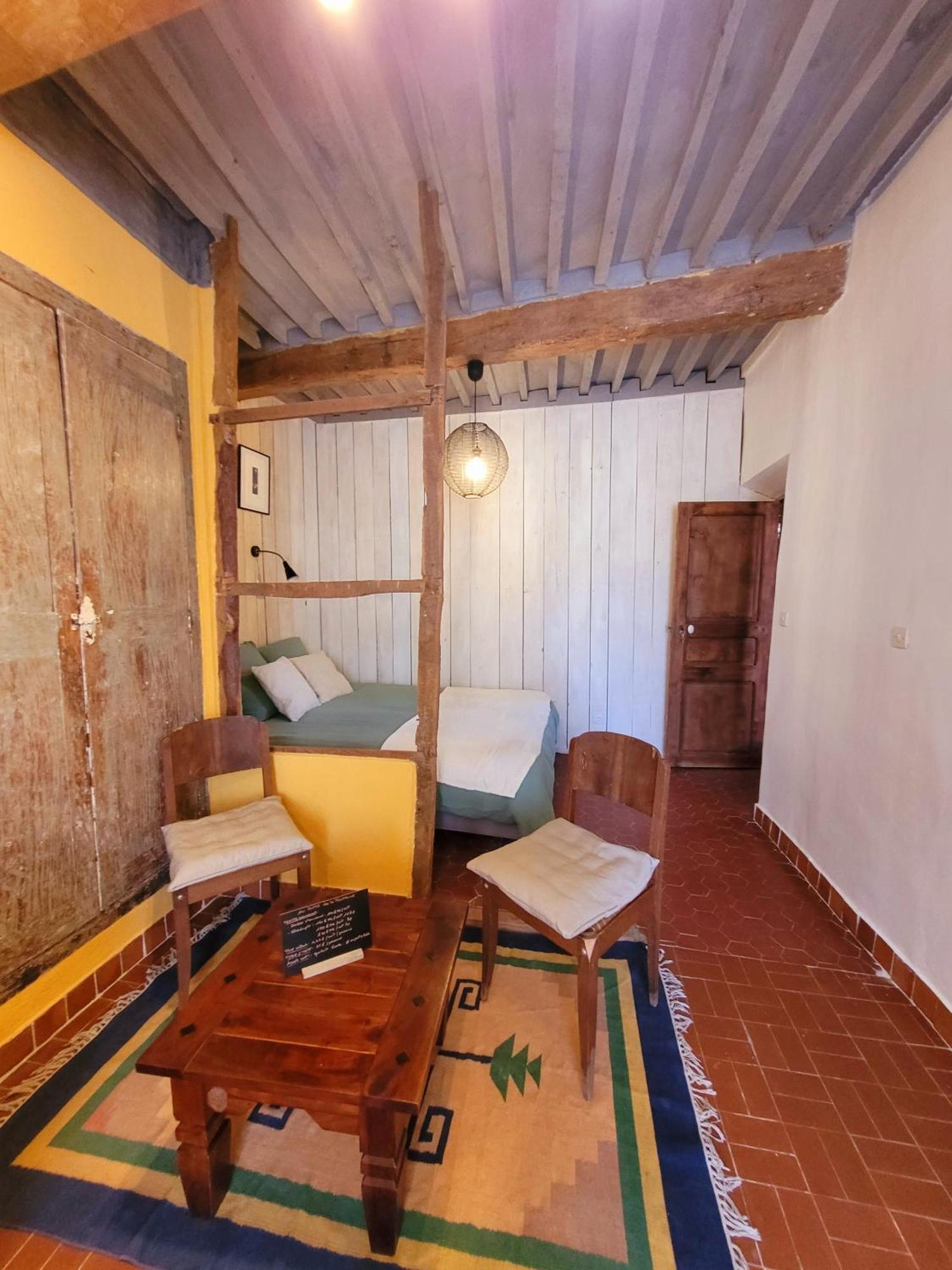 Au Puits De La Fontaine Hotel Tavernes Bilik gambar