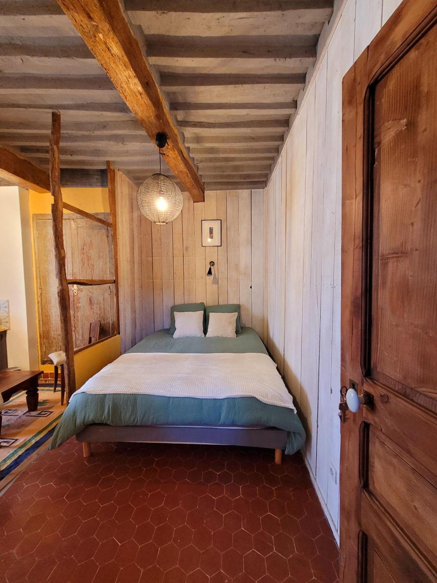 Au Puits De La Fontaine Hotel Tavernes Bilik gambar